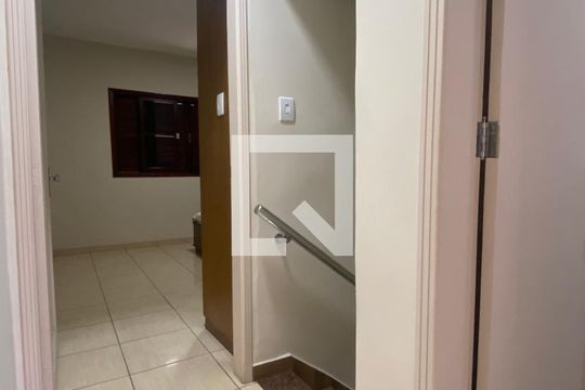 Corredor de casa à venda com 2 quartos, 145m² em Centro, Osasco