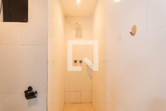 Banheiro de kitnet/studio para alugar com 1 quarto, 38m² em Tijuca, Rio de Janeiro