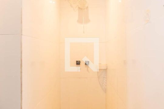 Banheiro de kitnet/studio para alugar com 1 quarto, 38m² em Tijuca, Rio de Janeiro