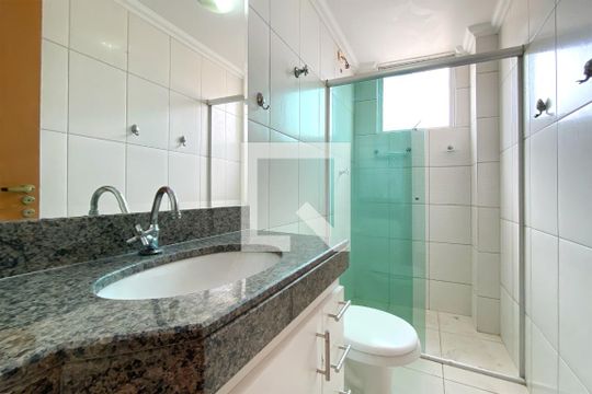 Banheiro da Suíte 1 de apartamento à venda com 3 quartos, 108m² em Serrano, Belo Horizonte