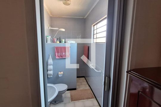 Banheiro de casa à venda com 2 quartos, 140m² em Jardim das Vitorias Regias, Valinhos