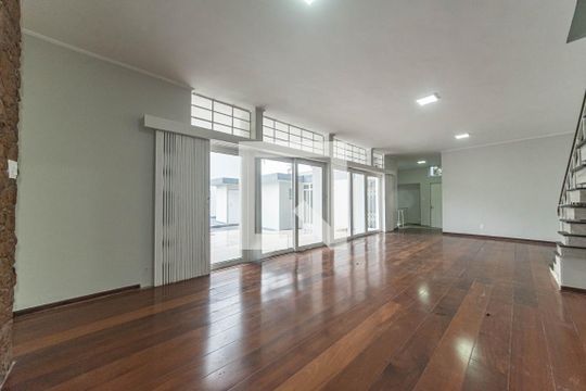 Sala de casa de condomínio para alugar com 4 quartos, 582m² em Jardim Hipico, São Paulo