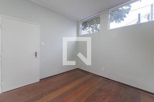 Escritorio de casa de condomínio para alugar com 4 quartos, 582m² em Jardim Hipico, São Paulo