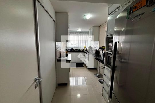 Cozinha de apartamento para alugar com 3 quartos, 101m² em Jardim São Pedro, Porto Alegre