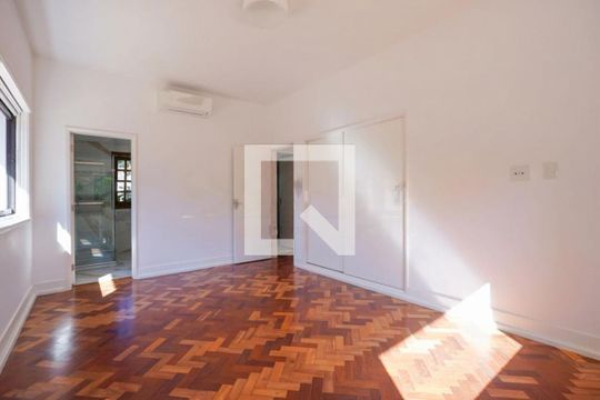 Casa à venda com 4 quartos, 426m² em Santo Amaro, São Paulo