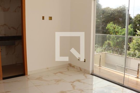 Casa à venda com 3 quartos, 87m² em Residencial Recanto do Bosque, Goiânia