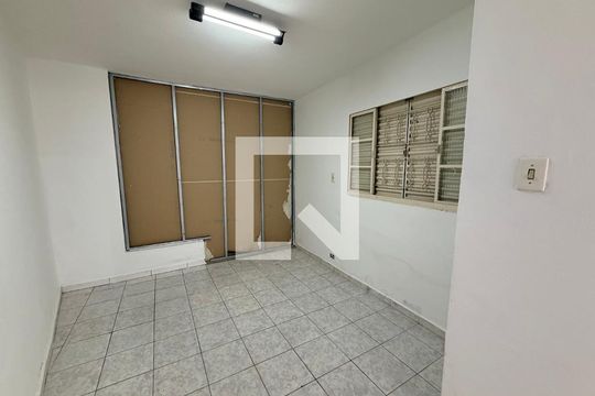 Quarto 1 de casa para alugar com 2 quartos, 130m² em Parque Colonial, São Paulo