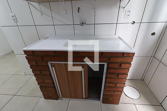 Sala/Cozinha de casa para alugar com 1 quarto, 28m² em Mário Quintana, Porto Alegre