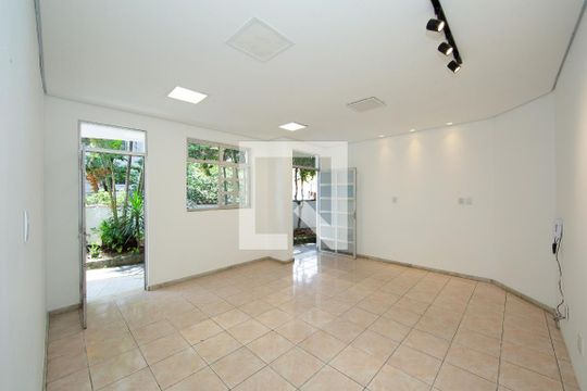 Casa para alugar com 6 quartos, 431m² em Minas Brasil, Belo Horizonte