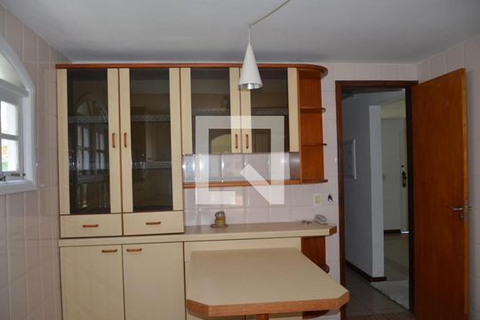 Cozinha de casa de condomínio à venda com 4 quartos, 200m² em Pendotiba, Niterói