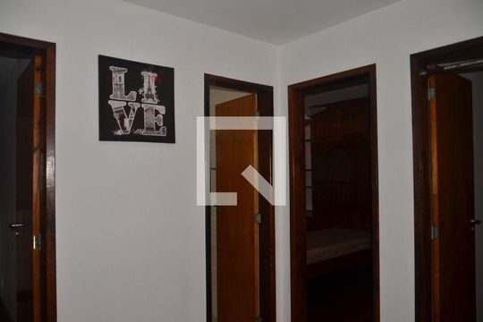 Escada de casa de condomínio à venda com 4 quartos, 200m² em Pendotiba, Niterói