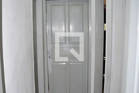 Corredor  de casa à venda com 4 quartos, 168m² em Vila Piaui, São Paulo