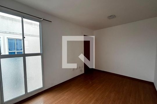 Sala de apartamento para alugar com 2 quartos, 45m² em Jansen, Gravataí