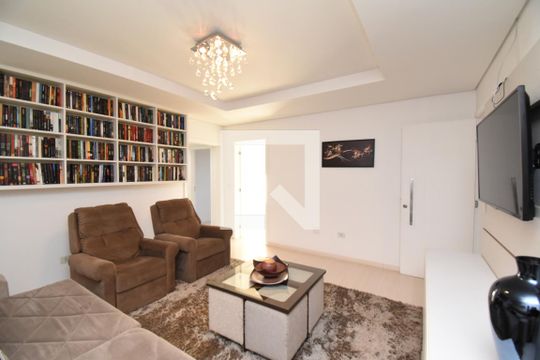 Sala de TV de casa à venda com 7 quartos, 370m² em Xaxim, Curitiba