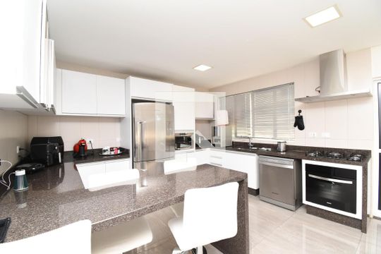 Sala/Cozinha de casa à venda com 7 quartos, 370m² em Xaxim, Curitiba