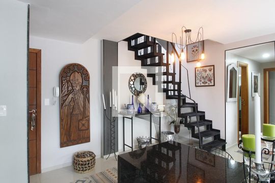 Apartamento para alugar com 3 quartos, 146m² em Parque Burle, Cabo Frio