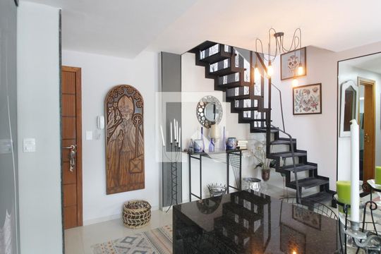 Apartamento para alugar com 3 quartos, 146m² em Parque Burle, Cabo Frio