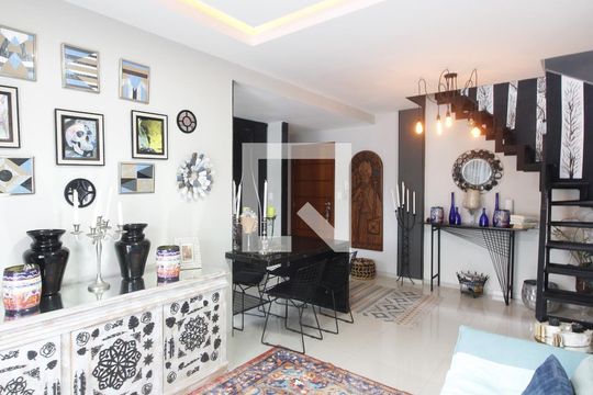 Apartamento para alugar com 3 quartos, 146m² em Parque Burle, Cabo Frio