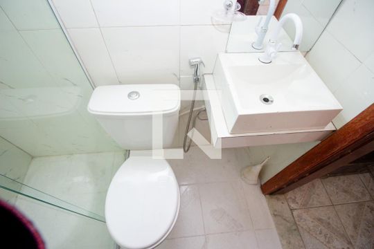 Banheiro Social de kitnet/studio para alugar com 1 quarto, 40m² em Jardim Balneario, Contagem