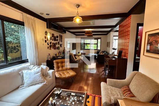 Casa de Condomínio para alugar com 4 quartos, 458m² em Jardim Cordeiro, São Paulo