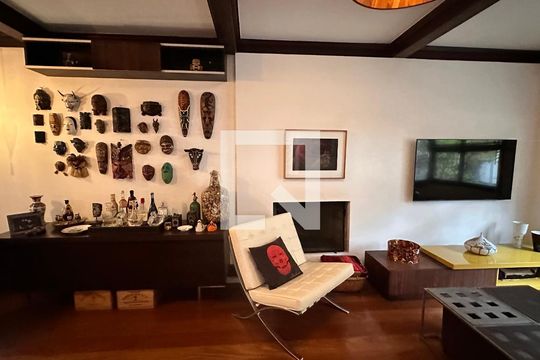 Casa de Condomínio para alugar com 4 quartos, 458m² em Jardim Cordeiro, São Paulo