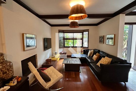 Casa de Condomínio para alugar com 4 quartos, 458m² em Jardim Cordeiro, São Paulo