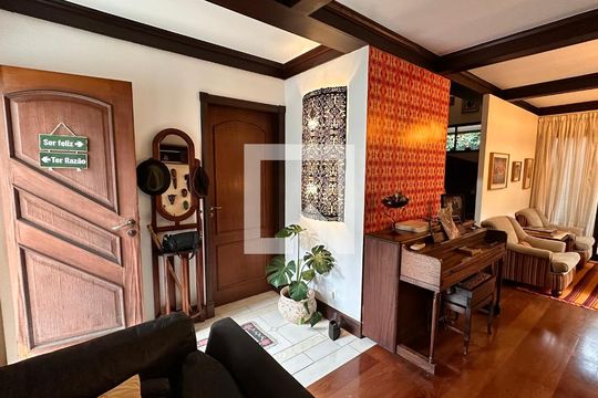 Casa de Condomínio para alugar com 4 quartos, 458m² em Jardim Cordeiro, São Paulo