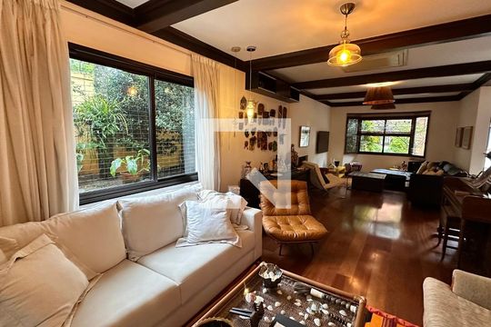 Casa de Condomínio para alugar com 4 quartos, 458m² em Jardim Cordeiro, São Paulo