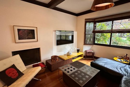 Casa de Condomínio para alugar com 4 quartos, 458m² em Jardim Cordeiro, São Paulo