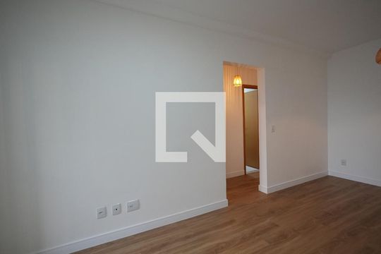 Sala de apartamento para alugar com 2 quartos, 63m² em Campestre, Santo André