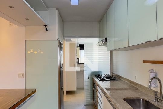 Cozinha de apartamento para alugar com 3 quartos, 93m² em Cidade Monções, São Paulo