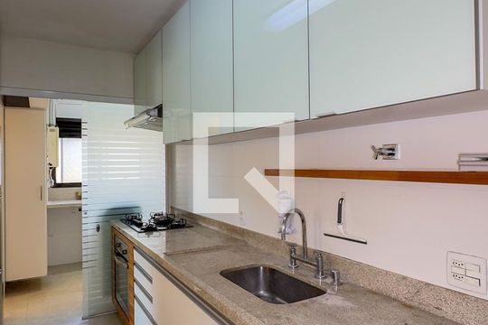 Cozinha de apartamento para alugar com 3 quartos, 93m² em Cidade Monções, São Paulo