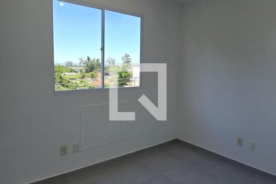 Quarto de apartamento para alugar com 2 quartos, 45m² em Santa Cruz, Rio de Janeiro