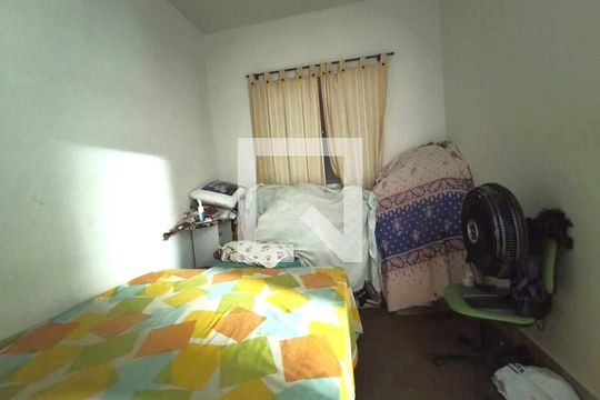 Quarto de apartamento à venda com 2 quartos, 48m² em Heliópolis, Belo Horizonte
