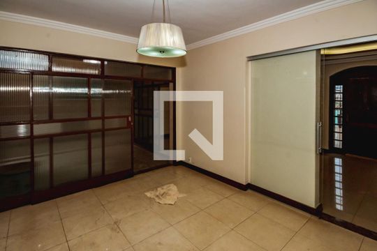 Casa para alugar com 3 quartos, 200m² em Planalto, Belo Horizonte