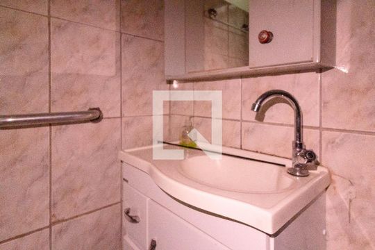Banheiro 1 de casa à venda com 5 quartos, 154m² em Jardim Rosa de Franca, Guarulhos