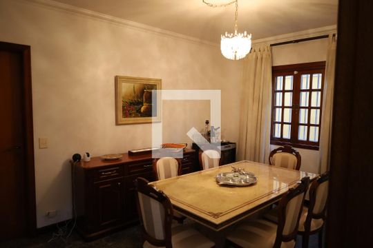 Casa à venda com 4 quartos, 170m² em Campo Grande, São Paulo