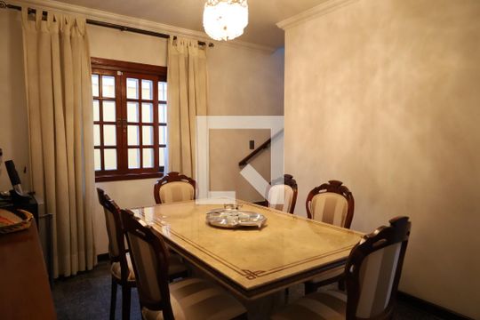 Casa à venda com 4 quartos, 170m² em Campo Grande, São Paulo
