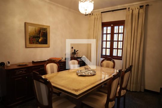 Casa à venda com 4 quartos, 170m² em Campo Grande, São Paulo
