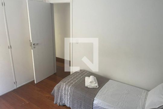 Quarto  de apartamento à venda com 4 quartos, 160m² em Santo Antônio, Belo Horizonte