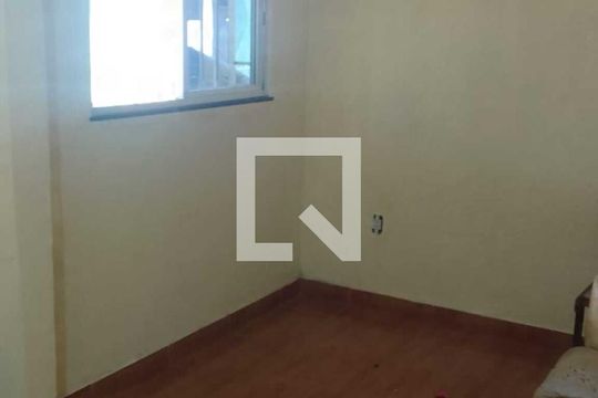 Quarto de casa para alugar com 2 quartos, 100m² em Parque Paulista, Duque de Caxias