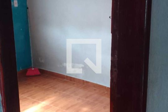 Quarto de casa para alugar com 2 quartos, 100m² em Parque Paulista, Duque de Caxias