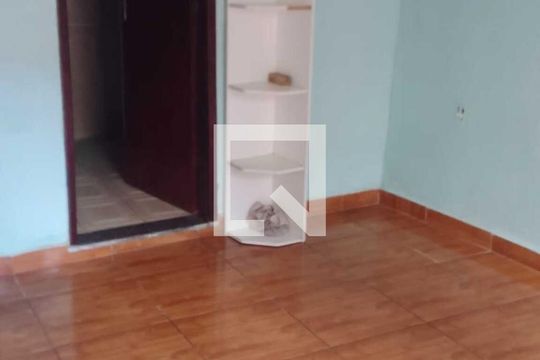 Quarto de casa para alugar com 2 quartos, 100m² em Parque Paulista, Duque de Caxias