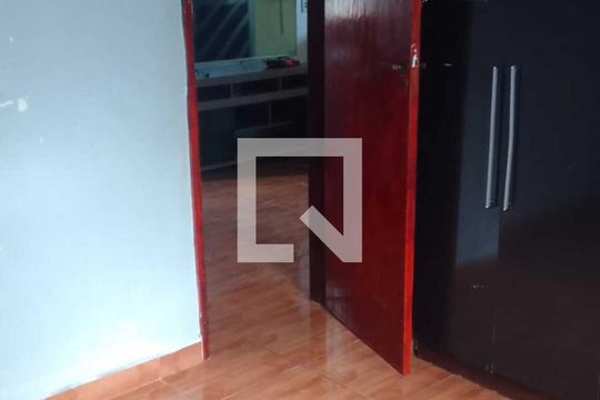 Quarto de casa para alugar com 2 quartos, 100m² em Parque Paulista, Duque de Caxias