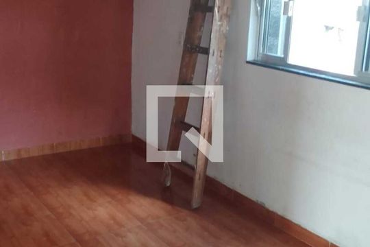 Quarto de casa para alugar com 2 quartos, 100m² em Parque Paulista, Duque de Caxias