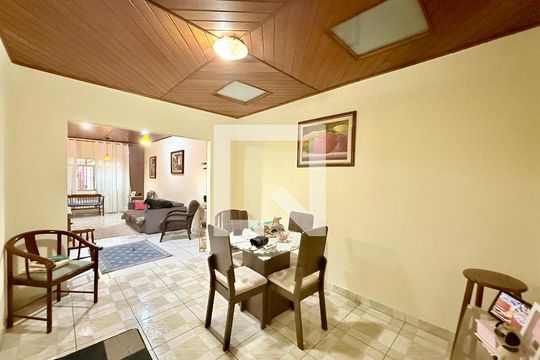 Sala de casa à venda com 2 quartos, 221m² em Santo Amaro, São Paulo