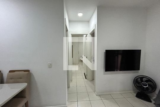 Corredor de apartamento à venda com 2 quartos, 57m² em Del Castilho, Rio de Janeiro