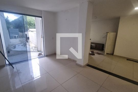 Sala de casa de condomínio à venda com 3 quartos, 150m² em Vargem Grande, Rio de Janeiro