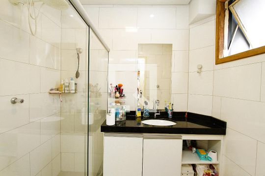 Banheiro de serviço de apartamento à venda com 3 quartos, 126m² em Coracao de Jesus, Belo Horizonte