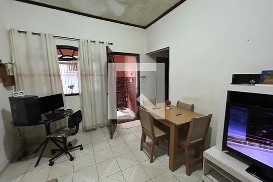 Sala de casa para alugar com 3 quartos, 80m² em Engenheiro Leal, Rio de Janeiro